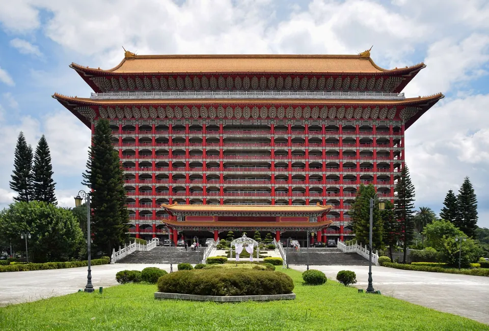 Yuanshan Great Hotel (Grand Hotel) in Taipei.jpg